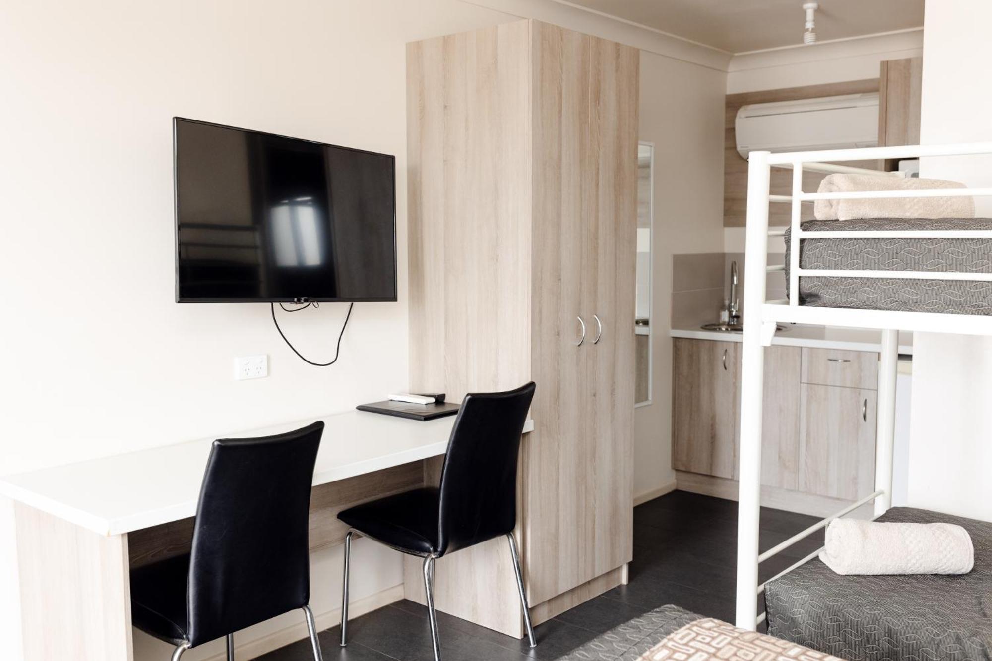 Starline Motor Inn Miles Экстерьер фото