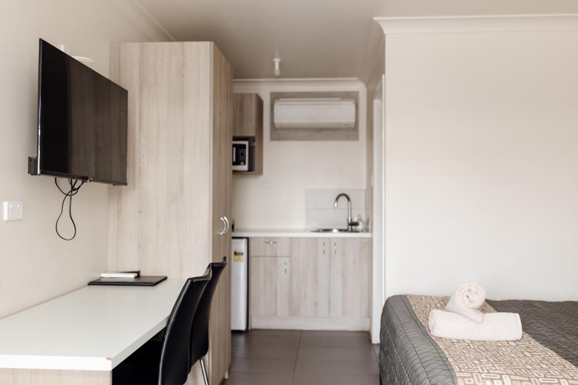 Starline Motor Inn Miles Экстерьер фото