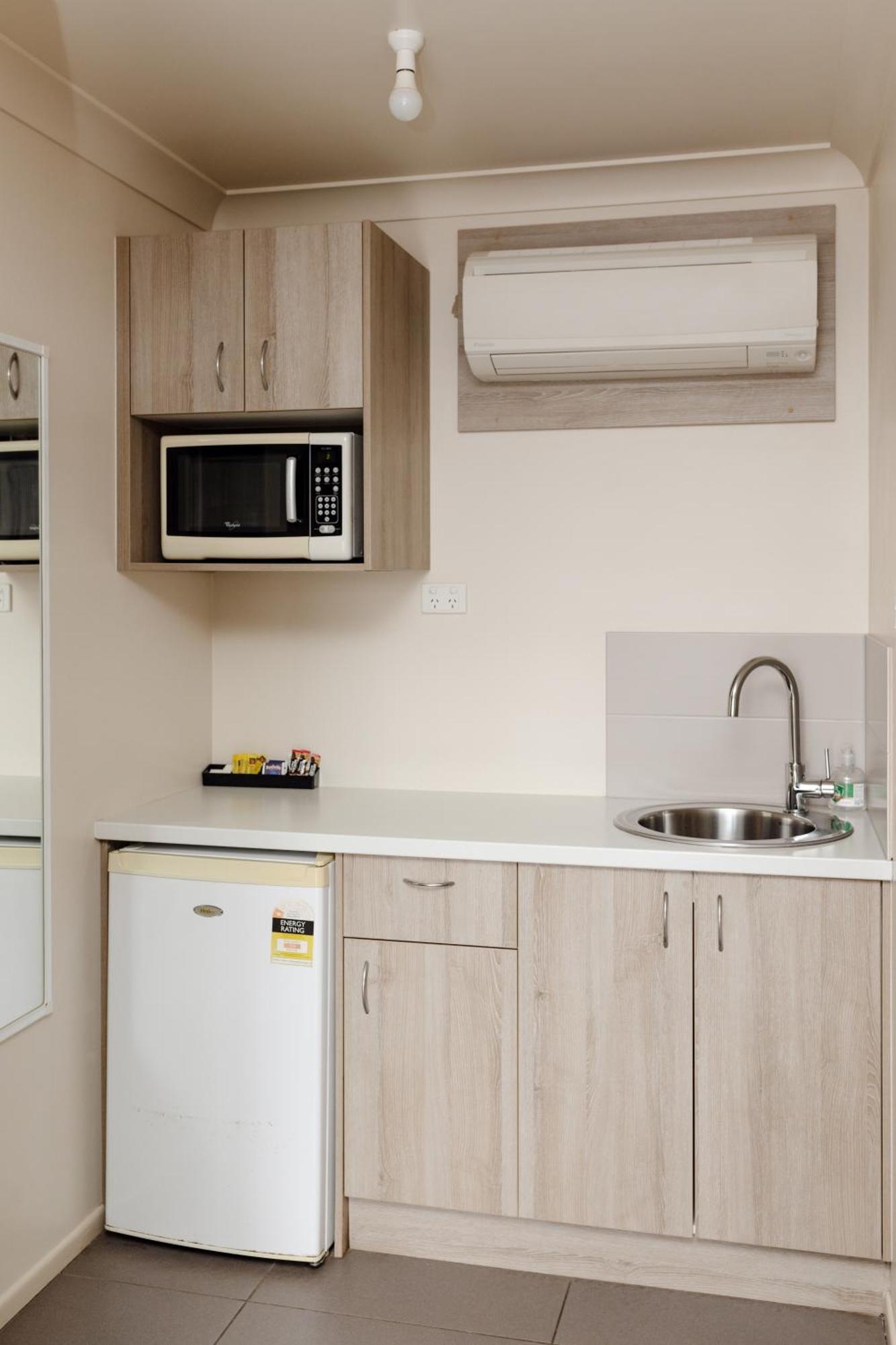 Starline Motor Inn Miles Экстерьер фото