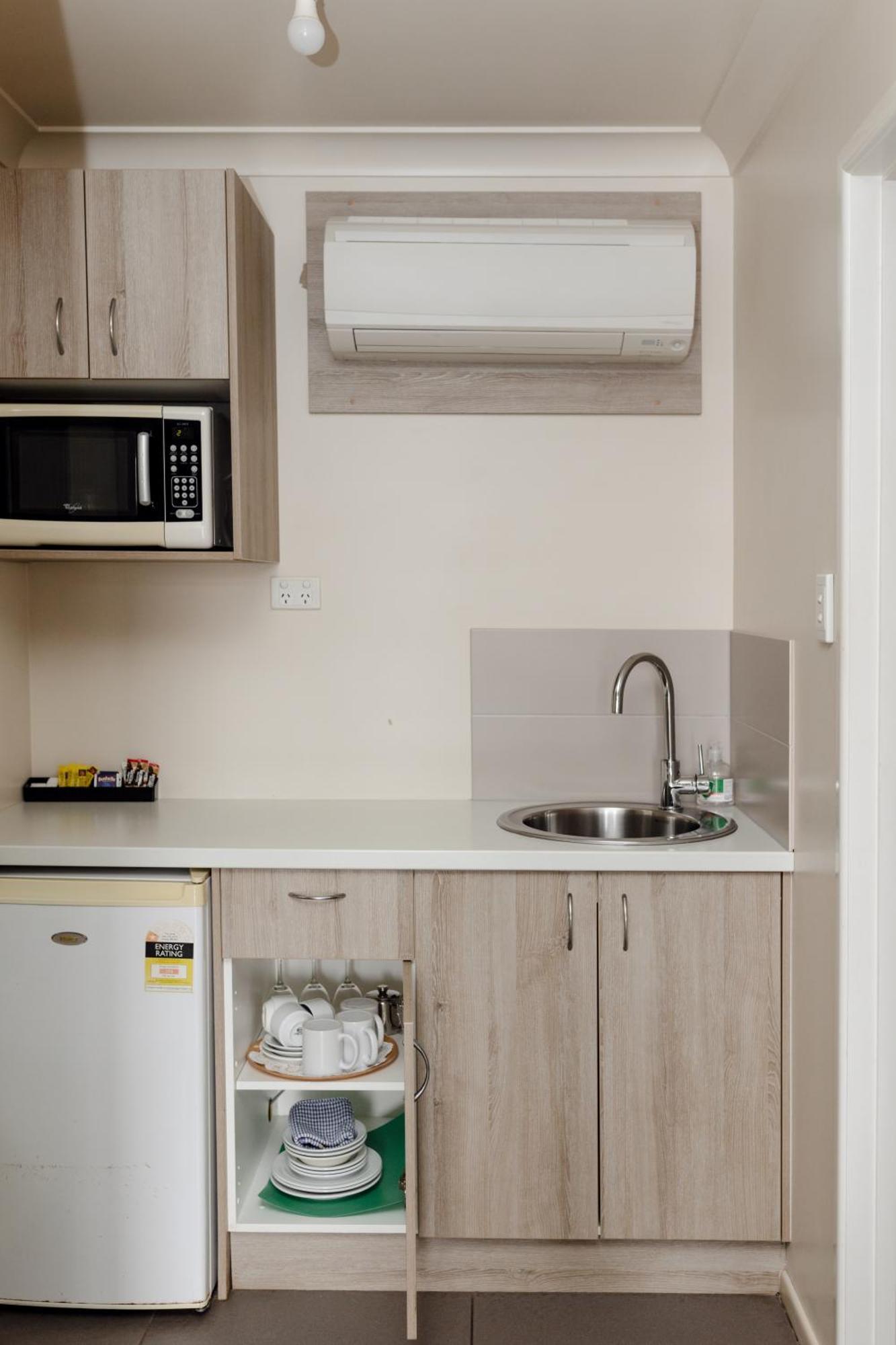 Starline Motor Inn Miles Экстерьер фото
